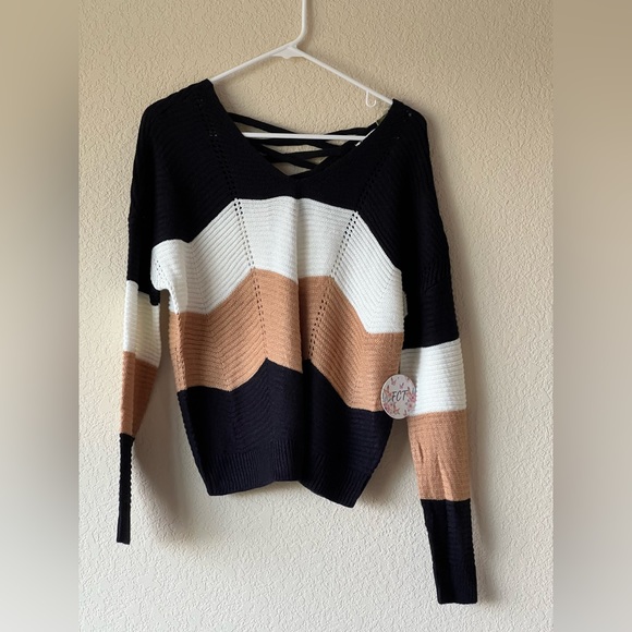 NWT Color block sweater - Picture 3 of 4